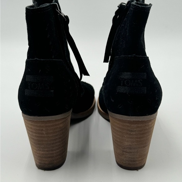 TOMS Majorca Black Suede Perforated Leaf Peep Toe Block Heel Booties Size 7.5 - Picture 6 of 14